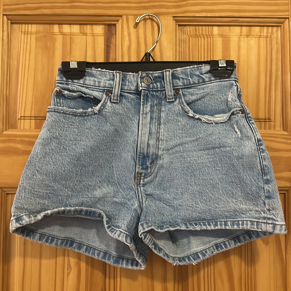 Abercrombie & Fitch - Size 0 - The Mom Short High Rise Curve Love Short